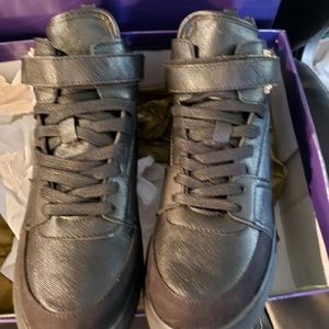 MADDEN GIRL HI TOPS ,  ADORREE IS MODEL ,  NWT